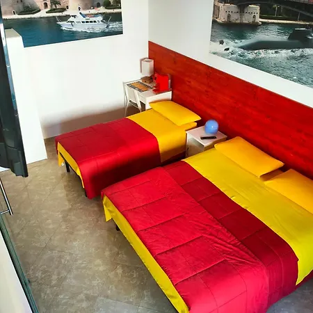 Castrogiovanni Oda ve Kahvaltı 3*