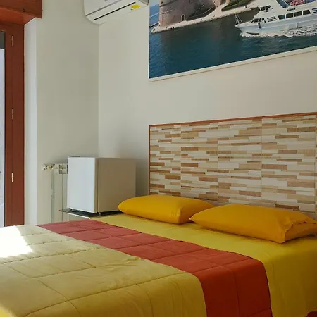 Castrogiovanni Oda ve Kahvaltı 3*